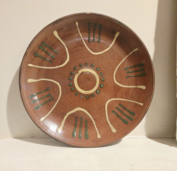 PA. TWO COLOR SLIP REDWARE PLATE