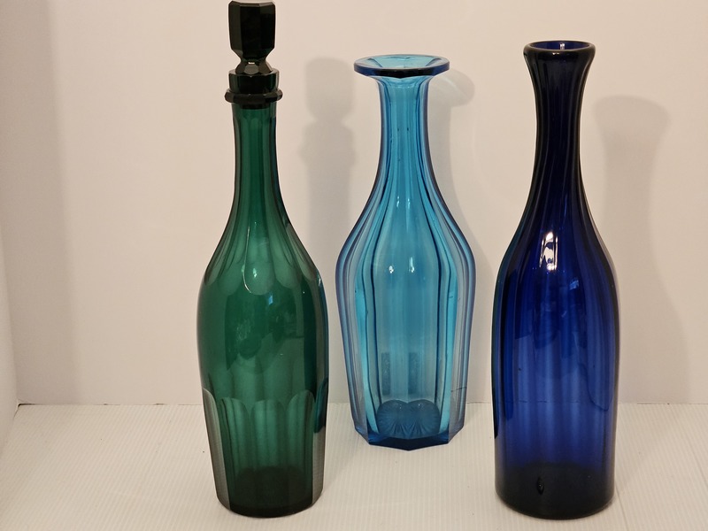 Choice of Early blown and simple molded glass exam